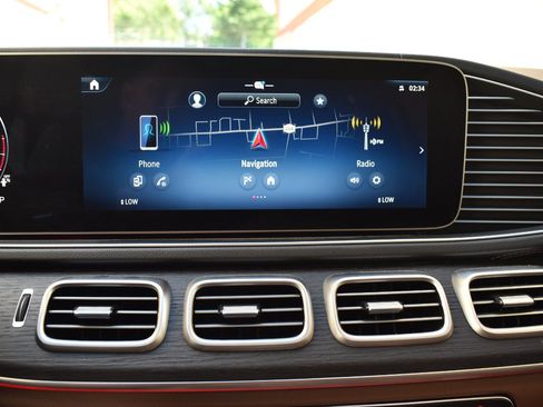 Used 2025 Mercedes-Benz GLS 450 4MATIC w/ AMG Line Exterior image 31