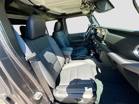 New 2026 Jeep Gladiator Mojave AWD/4WD image 31