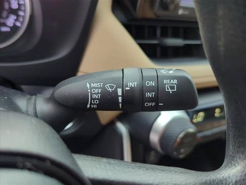 Used 2022 Toyota RAV4 XLE AWD/4WD image 15