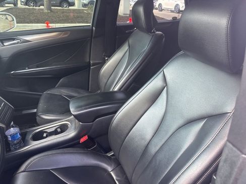 Used 2017 Lincoln MKC Premiere image 18