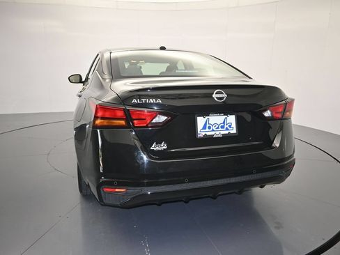 Used 2025 Nissan Altima 2.5 SV FWD image 23