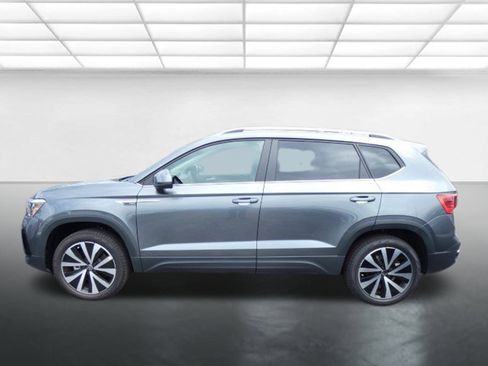 New 2024 Volkswagen Taos SE image 4