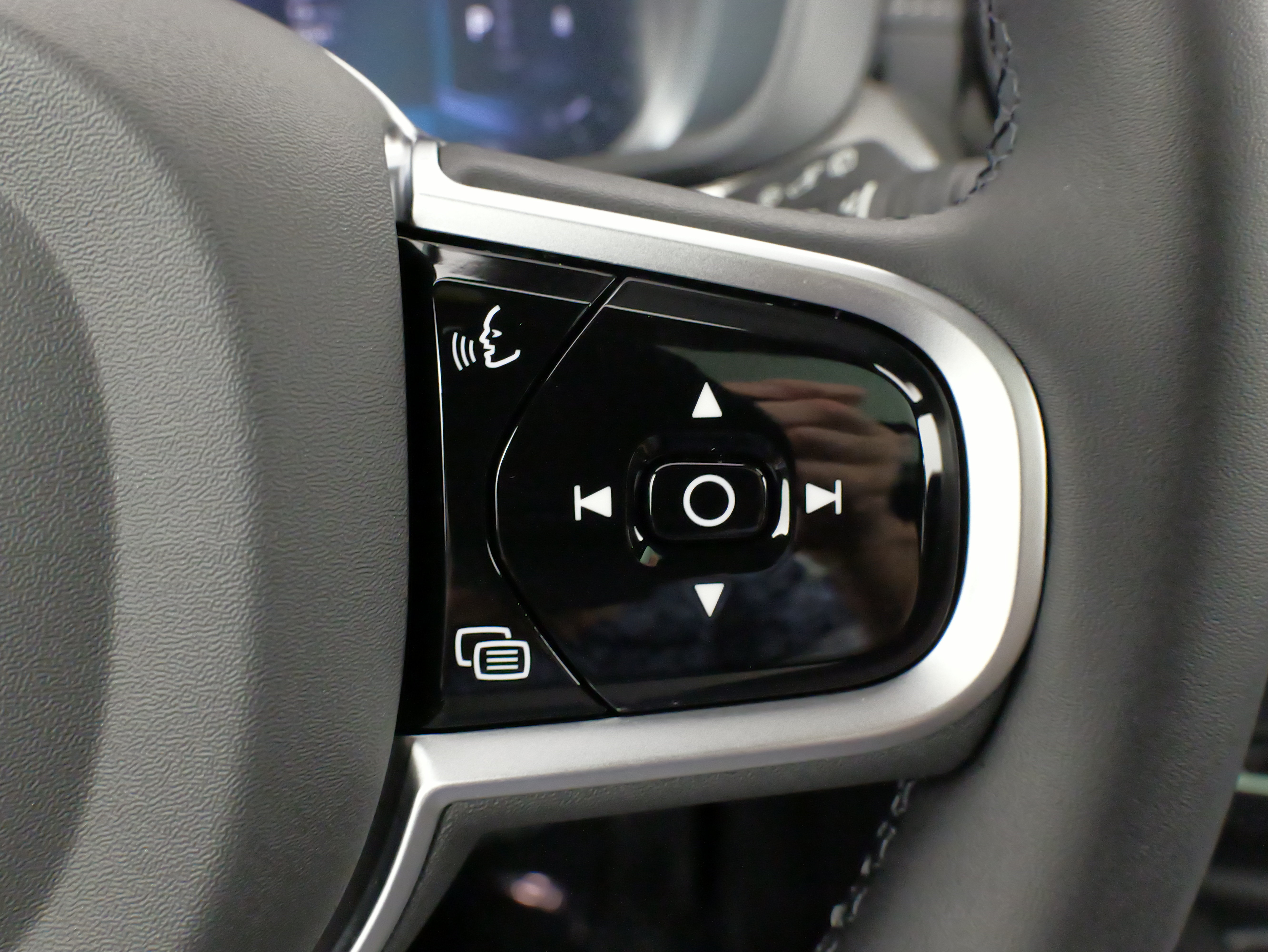 Used 2026 Volvo XC60 B5 Ultra w/ Protection Package Premier AWD/4WD image 43