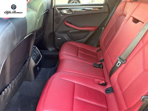 Used 2021 Porsche Macan image 36