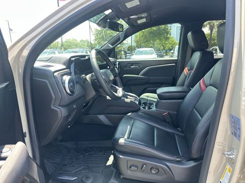 Used 2024 Chevrolet Colorado Z71 w/ Z71 Convenience Package 2 AWD/4WD image 16