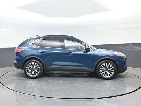 Certified 2020 Ford Escape Titanium AWD/4WD image 3