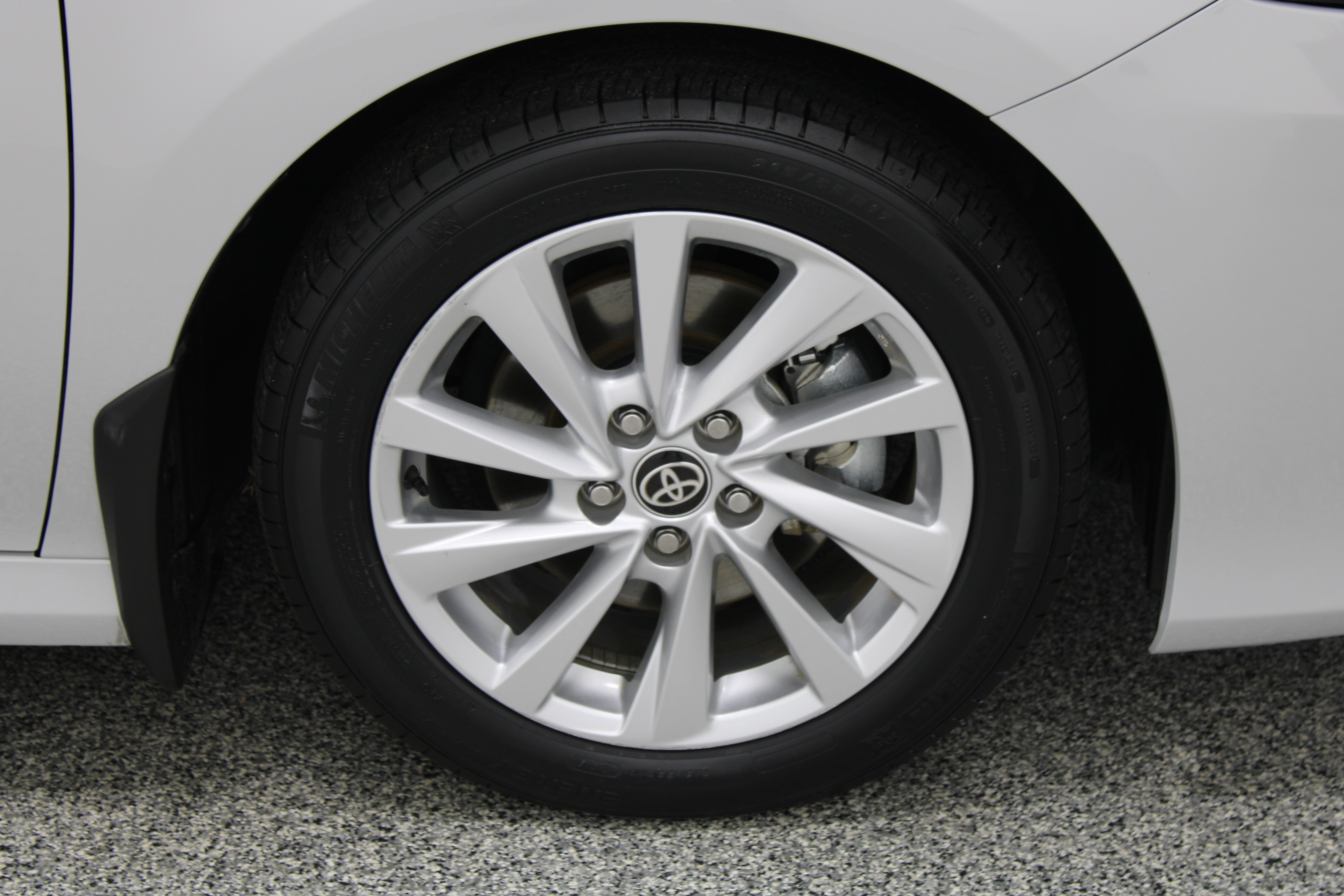 Used 2024 Toyota Camry LE FWD image 5