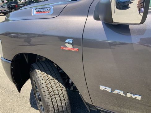 New 2025 RAM 2500 Laramie AWD/4WD image 12