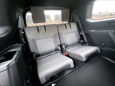 Used 2025 Lexus GX 550 w/ Accessory Package (2T) image 37