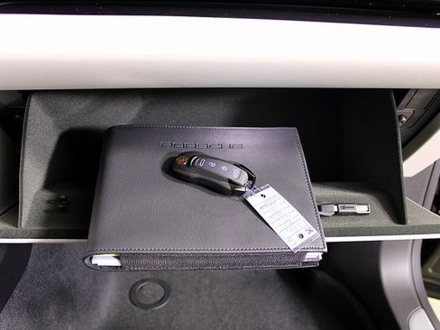 New 2025 Porsche Macan 4S Electric image 31