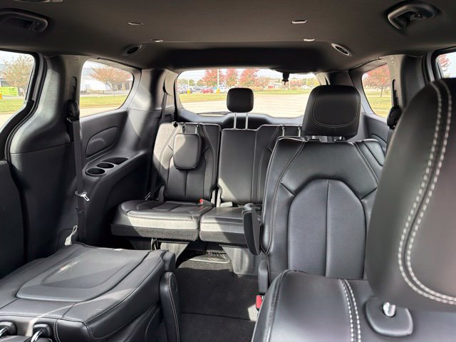 Used 2026 Chrysler Pacifica Select FWD image 6