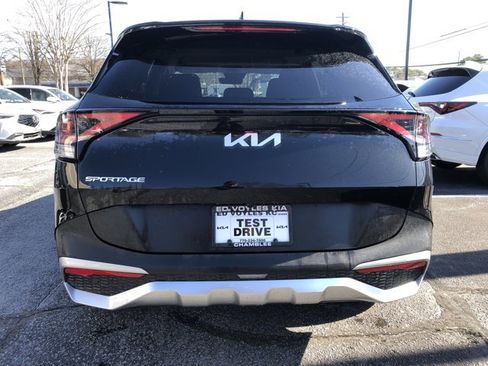 Certified 2025 Kia Sportage LX image 4
