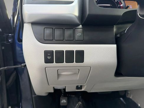 Used 2015 Toyota Highlander Plus FWD image 17