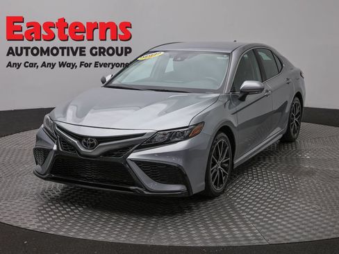 Used 2024 Toyota Camry SE FWD image 1