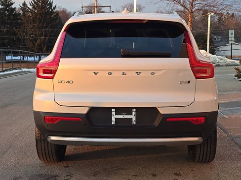 Certified 2025 Volvo XC40 B5 Plus image 4