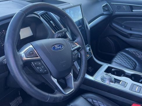 Used 2024 Ford Edge Titanium image 3