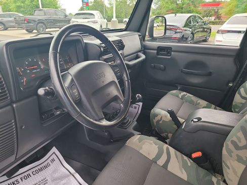 Used 2004 Jeep Wrangler X w/ Convenience Group AWD/4WD image 10