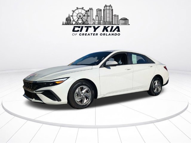 Used 2026 Hyundai Elantra SE FWD image 2