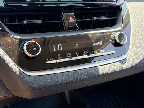 Used 2022 Toyota Corolla LE FWD image 9