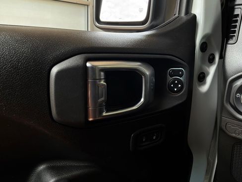 Used 2025 Jeep Wrangler Unlimited Sport AWD/4WD image 17