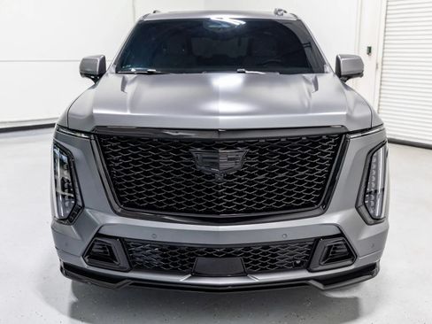 Used 2026 Cadillac Escalade V w/ LPO, Onyx Lite Package AWD/4WD image 5
