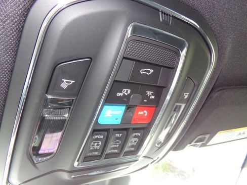 Used 2024 Jeep Grand Cherokee Limited AWD/4WD image 24