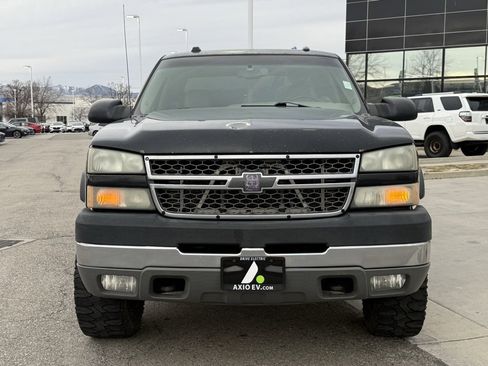 Used 2005 Chevrolet Silverado 2500 LT w/ Heavy-Duty Power Package image 2