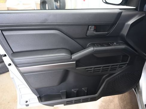 Used 2025 Toyota 4Runner SR5 AWD/4WD image 27