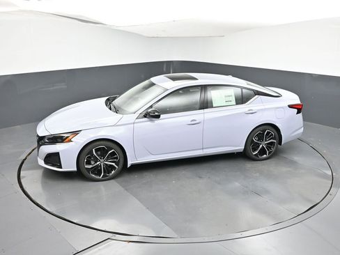 New 2025 Nissan Altima 2.5 SR image 35