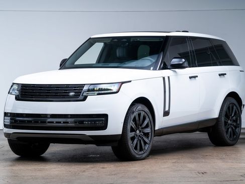 Used 2025 Land Rover Range Rover SE AWD/4WD image 3