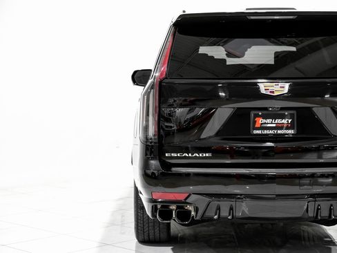 Used 2023 Cadillac Escalade ESV V image 40