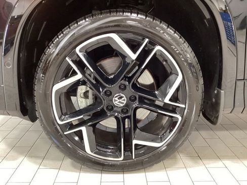 Used 2026 Volkswagen Tiguan SEL R-Line AWD/4WD image 21