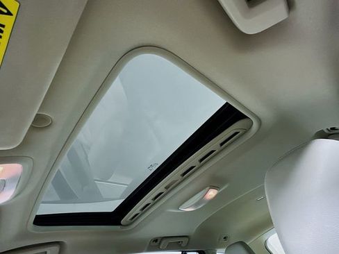 Used 2016 Volvo V60 T5 Platinum image 23