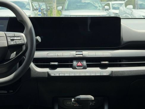 Used 2025 Kia K4 FWD image 17