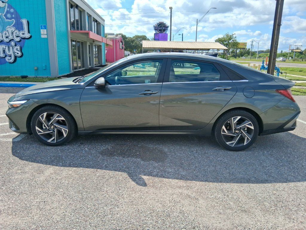 Used 2025 Hyundai Elantra SEL FWD image 6