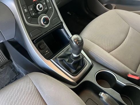 Used 2015 Hyundai Elantra SE FWD image 23