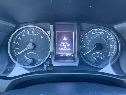 Used 2020 Toyota Tacoma TRD Off-Road w/ TRD Premium Off Road Package AWD/4WD image 28