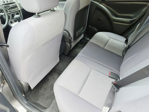 Used 2006 Pontiac Vibe w/ Sun And Sound Package FWD image 10