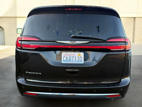 Used 2023 Chrysler Pacifica Touring-L image 22