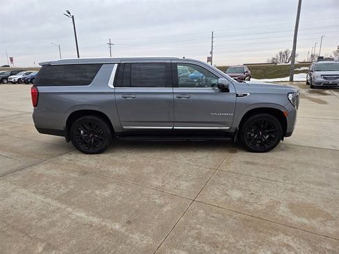 Used 2021 GMC Yukon XL SLT w/ SLT Premium Package image 2