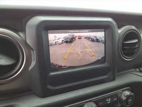 Certified 2023 Jeep Wrangler Unlimited w/ Cold Weather Group image 17