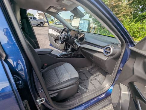 Used 2024 Chevrolet Trax LT w/ LT Convenience Package FWD image 30