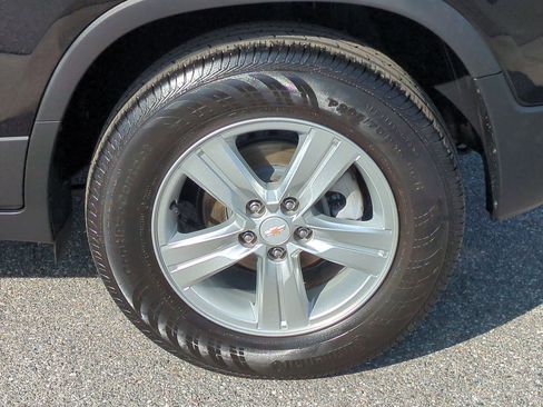 Used 2022 Chevrolet Trax LS w/ Tint and Cruise Package image 29