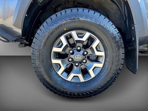 Used 2019 Toyota Tacoma TRD Off-Road image 32