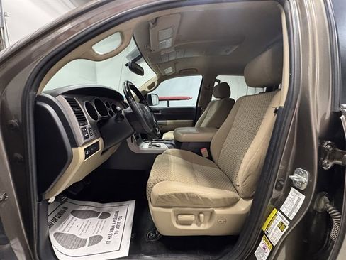 Used 2013 Toyota Tundra 4x4 CrewMax image 14
