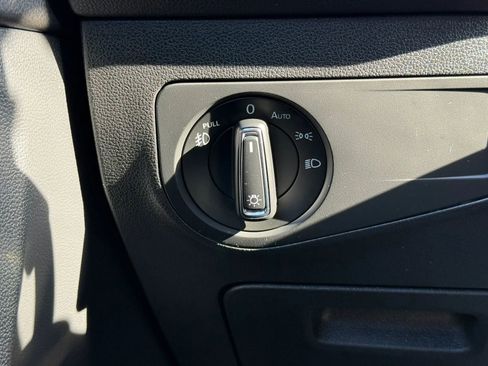 Used 2018 Volkswagen Tiguan SE image 25