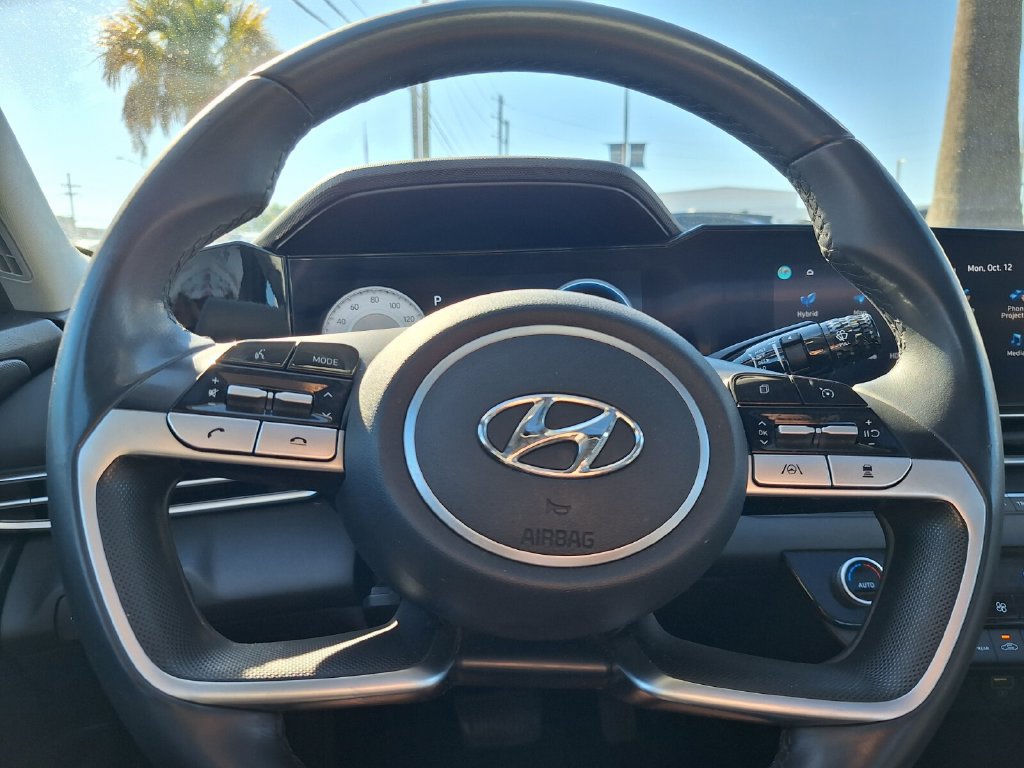 Used 2022 Hyundai Elantra Limited w/ Cargo Package FWD image 17