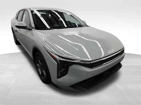 Used 2025 Kia K4 LXS image 11