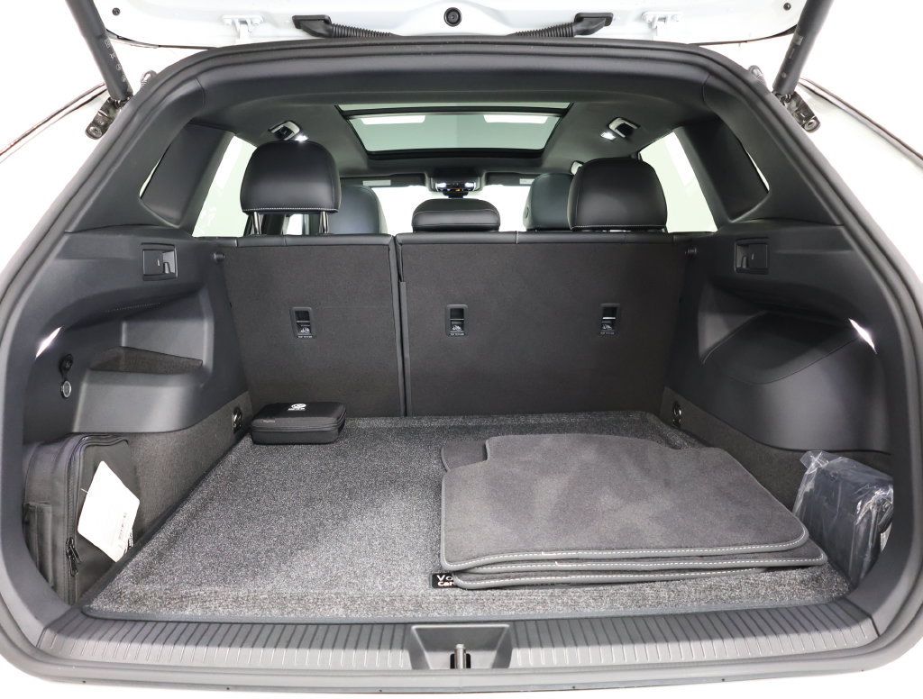 Used 2025 Volkswagen Tiguan SE R-Line AWD/4WD image 27