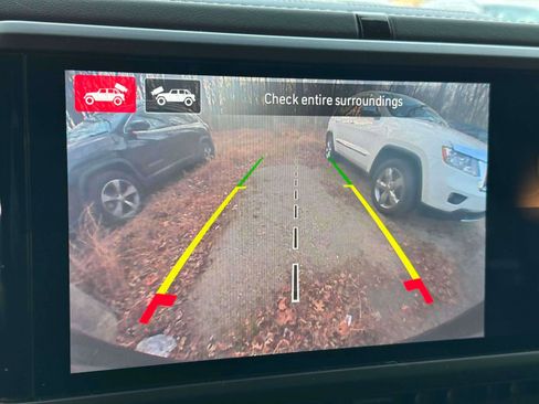 Used 2025 Jeep Wrangler Unlimited Sahara w/ Safety Group image 27